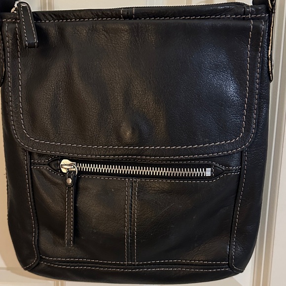 Fossil Handbags - Fossil Women’s Black Leather Crossbody Bag - Classic Everyday Carry